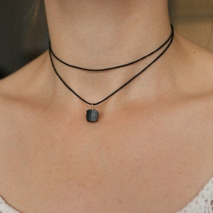 Roher schwarzer Turmalin Choker, schwarzer Turmalin Kette, Halsband Frauen, Geburtsstein Kette, Edelstein Kette, Choker schwarz braun Bild 8