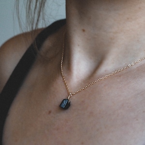 Raw black tourmaline necklace, raw tourmaline pendant, gemstone necklace, birthstone necklace, handmade necklace, black gemstone, protection zdjęcie 2