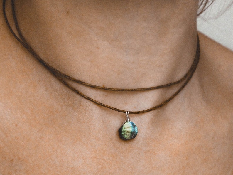 roher labradorit choker, labradorit kette, regenbogen labradorit, edelstein kette, labradorit choker, raw labradorite choker, labradorite necklace, rainbow labradorite, gemstone necklace, labradorite choker