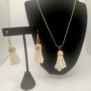 Pendant Chain Necklace and Earrings