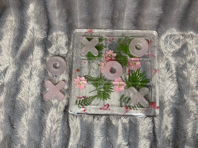 Tic tac toe board game made from epoxy resin and dried pressed flowers