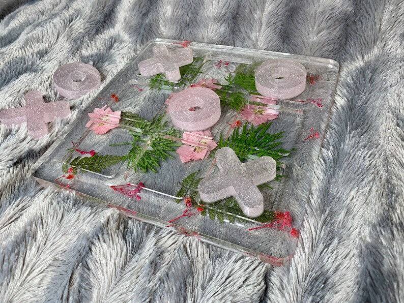 Tic tac toe board game made from epoxy resin and dried pressed flowers