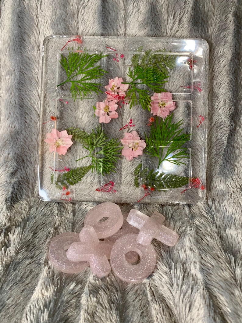 Tic tac toe board game made from epoxy resin and dried pressed flowers