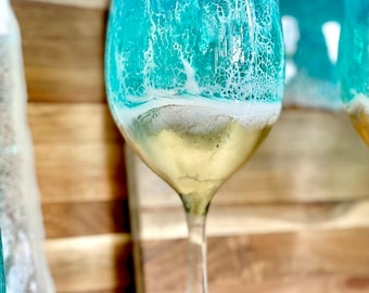 Set of 4, Beach glassware, Beach wine glasses, Beach drinkware, Wedding gift for couple, Beach wedding gifts, Stemmed wine glasses, for Mom