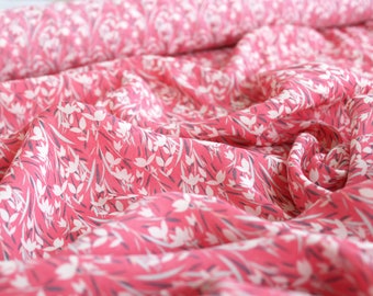 Weichheit Viscose Chiffon Stoff mit Schneeglöckchen Schneeglöckchen auf rosa Hintergrund. Ideal zum Nähen von Kleidern, Blusen, Tüchern, Schals, zum Basteln