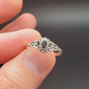 Ring #R17 Kleiner Schwarzer Onyx Ring | Ring | Zierliche schwarze Ring | Schlichter Ring | Lässiger Ring | 925 Sterling Silber Schwarz Edelstein Ring