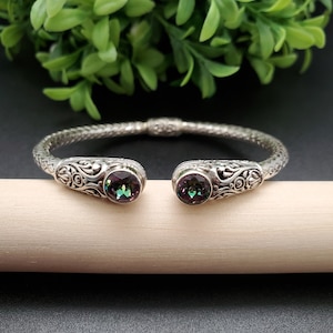 BC#139 | Sterling zilveren mystieke kwarts armband manchet | Balinese armband met gefacetteerde mystieke kwarts edelsteen | Balinese zilveren armband