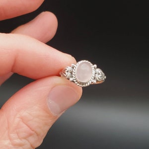 Zierlicher Ring | Sterling Silber Ring mit Rosenquarz | Edelstein Ring | Damen Ring | Boho Ring | Schlichter Rosenquarz Ring | R-10372 Rosenquarz