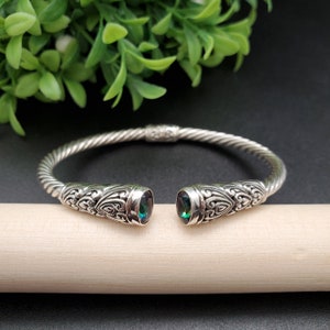 BC#133 | Sterling zilveren mystieke kwarts armband manchet | Balinese armband met helende kwarts edelsteen | Balinese zilveren edelsteen armband