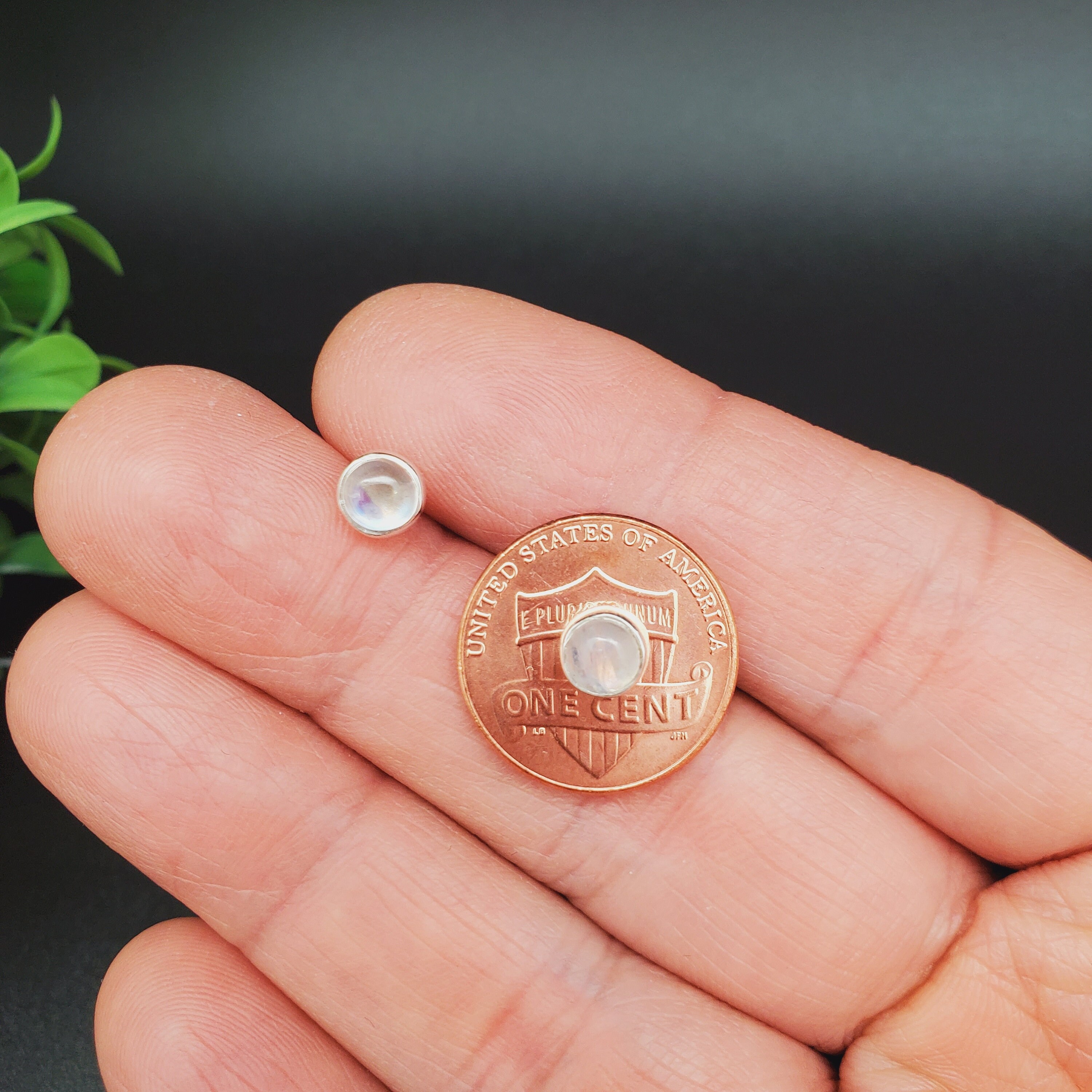 Orecchini A Gancio In Argento Placcato Con Pietra Di Luna Arcobaleno Lab-Creata E Zirconia - Borchie Tonde Per Donna - Luckyshine