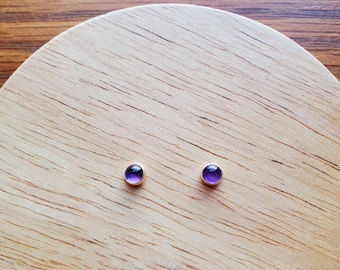 4 mm zierliche Amethyst Ohrstecker | Sterling Silber Lila Ohrstecker | Amethyst Silberschmuck | Heilstein | Kleine Amethyst Ohrstecker