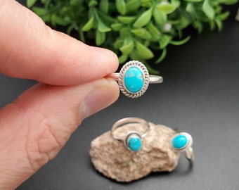 R-10376 / Anillo delicado de turquesa Kingman / Anillo de turquesa con alambre trenzado de plata esterlina / Anillo delicado de turquesa azul del suroeste / Envío desde EE. UU.