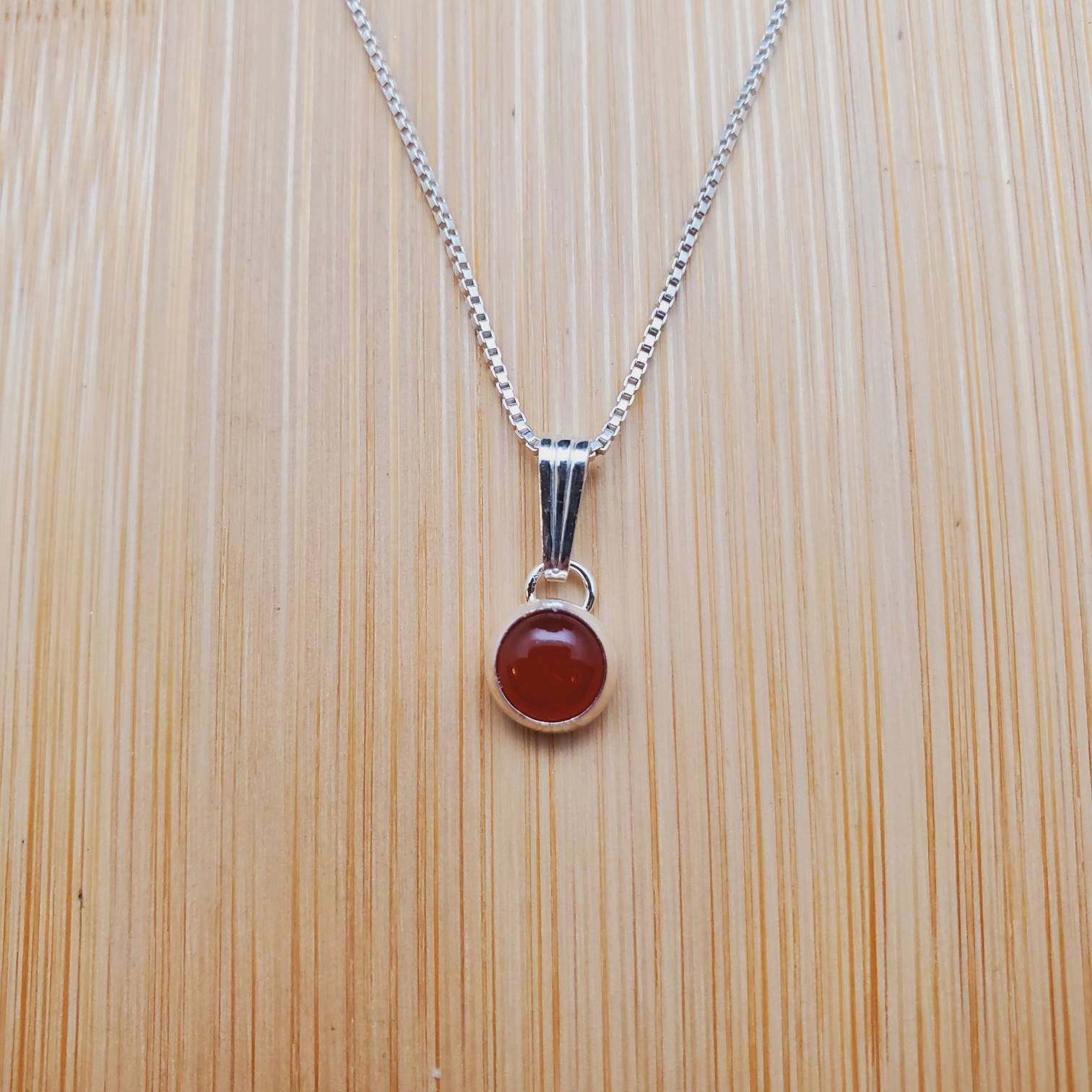 [韓国の人気ジュエリー] 925 silver. Carnelian necklace (6mm) Sterling Silver 6mm Red Carnelian Necklace Pendant With