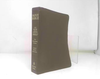 New Open Large Print Study Bible by Thomas Nelson Publishing Staff