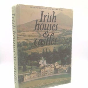 Irish Houses & Castles, by DESMOND GUINNESS
