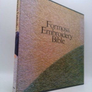 Formosa Embroidery Bible =: Shou Xiu Chuang Shi Ji by Mei-Yun Zhang