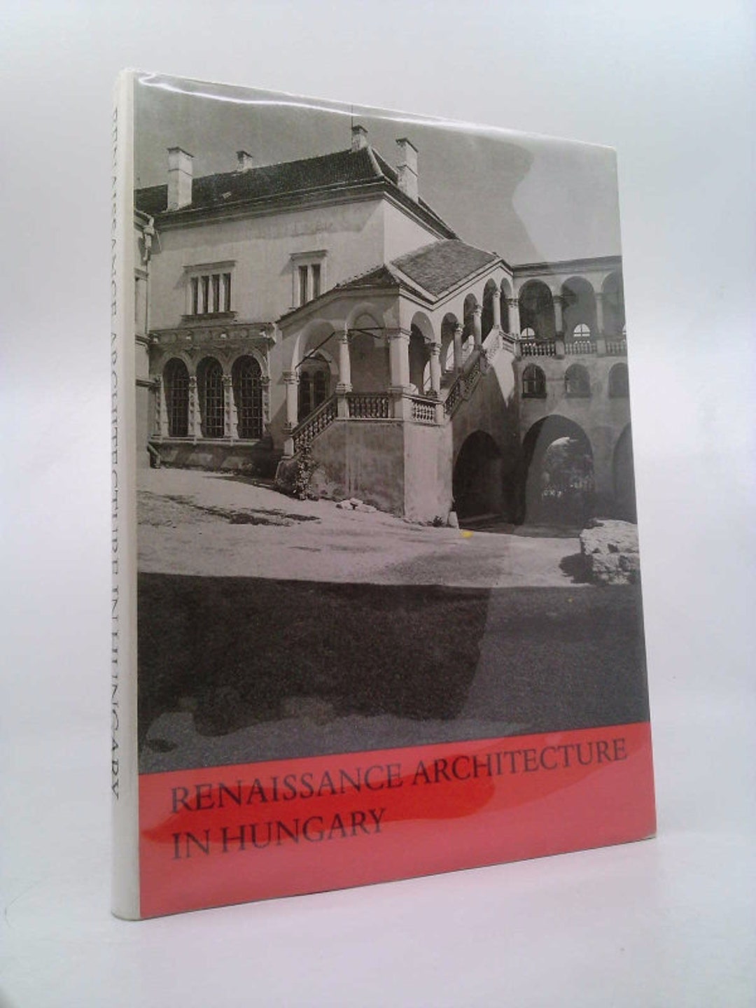 本 Renaissance Architecture in Hungary