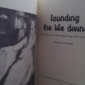 Fundando la Vida Divina: Una introducción al Yoga Integral de Sri Aurobindo por Morwenna Donnelly imagen 2