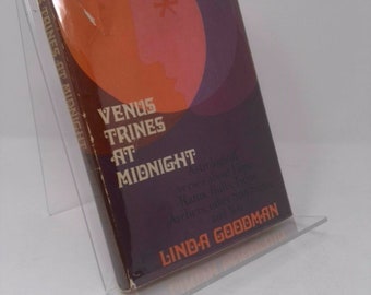 Venus Trines at Midnight: Astrological Verses About Lions, Rams, Bulls, Twins, Archers, and Other Sun Signs and You by Linda Goodman