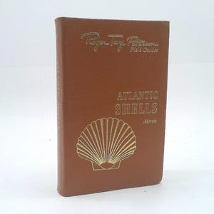 Roger Tory Peterson Field Guides: Atlantic Shells [Leather Bound] by Percy A Morris