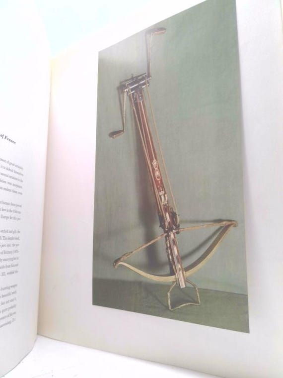 洋書 Arms and Armour of the Western World Arms and Armour of the Western World by Bruno Thomas - Etsy