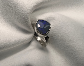 Size 7 - fine/sterling Silver Ring - Lightning Ridge Australian Opal