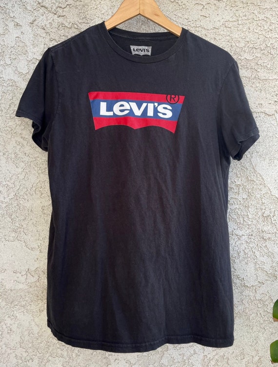classic black levis short sleeve tee shirt with re