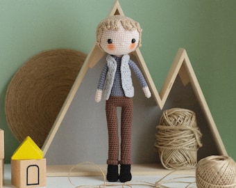 Berlin - BLONDE CROCHET BOY Matériaux naturels faits à la main Jouet rempli de coton Cadeau pour lui Personne miniature en vente Poupée cadeau pour adulte et enfant