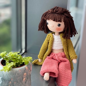 Paris Cool CITY GIRL Noël cadeau d'anniversaire Bébé poseable miniature Éducation à la diversité Jouet naturel unique en forme de fil de fer pour poupée au crochet June