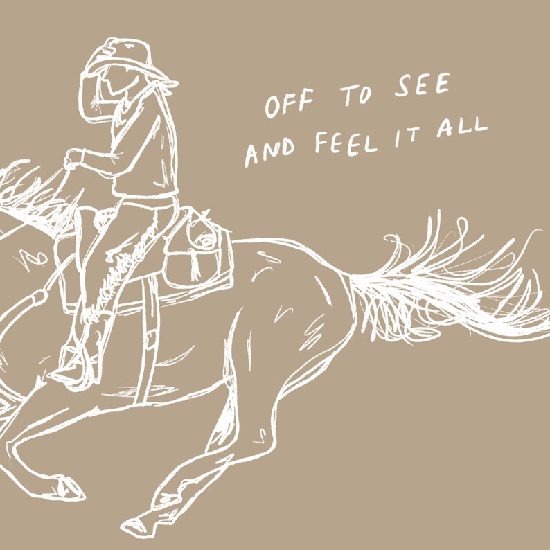 Pu&ograve; includere: Un disegno a linea di un cowboy a cavallo con il testo "Off to see and feel it all".