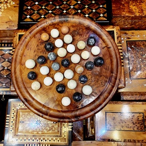 Nuevo 2020 Arte marroquí Thuya Juego de solitario de madera Bolas de mármol hechas a mano Juego de lotes Paquetes de gran tamaño Juego de mármol vintage de madera hecho a mano