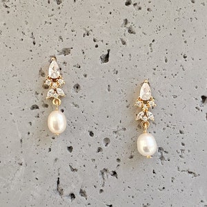 KATIA Freshwater Pearl Crystal Drop Earrings • Crystals Wedding Earrings • Wedding Luxury Earrings •  Sparkle Bridal Earrings