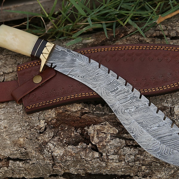 Kukri artesanal de Damasco con mango de asta de ciervo y hueso. Cuchillo de supervivencia. Regalo de aniversario. Cuchillo de camping. Regalo para él. Regalo para padrinos de boda. Uso diario.