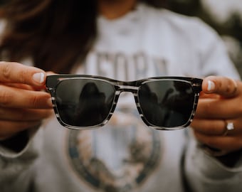 Gestreepte zonnebril, vierkante zonnebril unisex, zwart-witte acetaat zonnebril met echt houten slapen