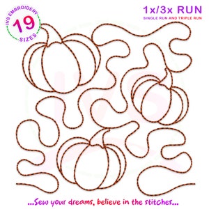 Peut inclure: Un motif de broderie numérique représentant trois citrouilles avec des contours orange et noirs. Le motif est disponible en 19 tailles et peut être brodé en une ou trois passes. Le texte "...Sew your dreams, believe in the stitches..." est inclus dans le motif.