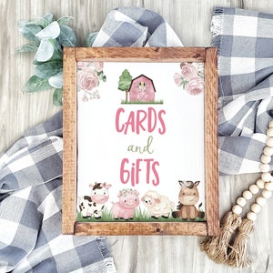 Enseigne pour cartes et cadeaux de la ferme, enseignes d'anniversaire florales à la ferme, décorations d'anniversaire roses dans la basse-cour, imprimables animaux de la ferme baby shower fille - 11A