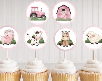 Könnte beinhalten: Sechs rosa und weiße Cupcake-Topper mit Bauernhoftier-Motiven. Die Topper zeigen ein Schwein, eine Kuh, ein Pferd, ein Schaf, einen Traktor und einen rosa Stall.