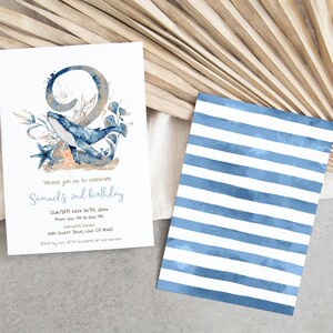 Op de afbeelding: Een blauwe en gouden aquarel-uitnodiging voor een tweede verjaardag. De uitnodiging toont een walvis die door een koraalrif zwemt met de tekst "Vier samen met ons de 2e verjaardag van Samuel".