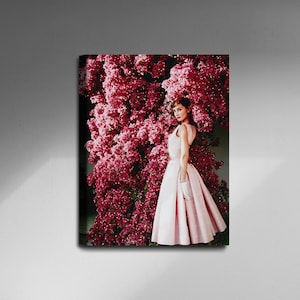 Audrey Hepburn with Flowers, Print Canvas, Vintage Poster, Fashion Poster, Werbeposter, Magazin Poster
