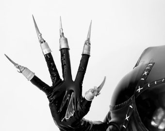 Cat woman claws - Michelle Pfeiffer version