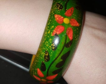 BOHO Lacquer WOOD BRACELET Chunky Green Floral, Painted Vintage Flower Wooden Bangle