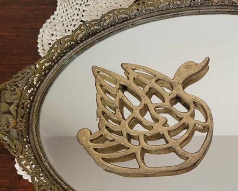 Swan Midcentury Decorative Gold Trivet, Duck Cottagecore Brass Kitchen Decor Hanging Plaque, Goose Bird 1960s Kitschy Protective Hot Plate image 2