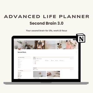 Puede incluir: Un ordenador portátil que muestra una interfaz de planificador digital llamada "Second Brain 3.0". La pantalla muestra un sistema de gestión de tareas con varias secciones. El texto "ADVANCED LIFE PLANNER" y "Your second brain for life, work & focus" se muestran encima.