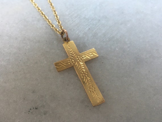 Jewels By Lux 10K Yellow Gold Crucifix with Textured Scalloped Edge Pendant 