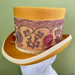 Immortal Kraft gele wolvilt hoge hoed Immortal Kraft - vintage geborduurde rand Unisex Sz S - OOAK
