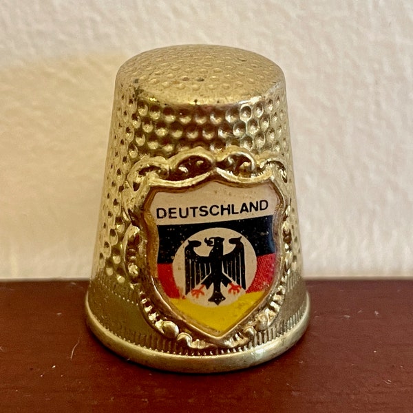 Vintage latón dedal Alemania 'Deutschland' - OOAK