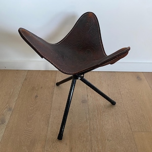 1970&#39;s Vintage Hand Tooled Leather Stool Portable Folding Tripod Base - OOAK