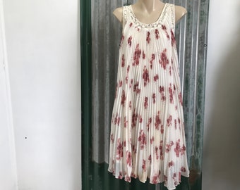 Promoção! Vestido plissado feminino Free People com estampa floral, tamanho M - peça única