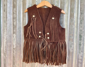 Gilet pour enfant vintage des années 1970 Cowboy Western Brown Suede Fringed Heavy Sz XS - OOAK