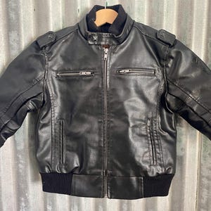 Veste en cuir noire pour enfant vintage des années 1990 Sz S 4 ans - OOAK